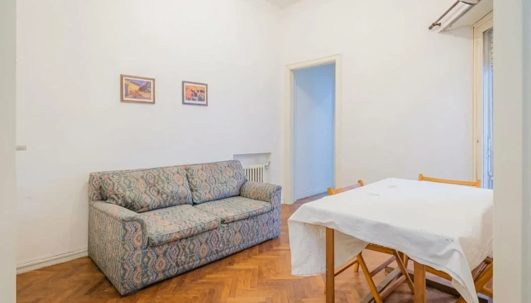Departamento amoblado de 2 ambientes con balcón en Monserrat