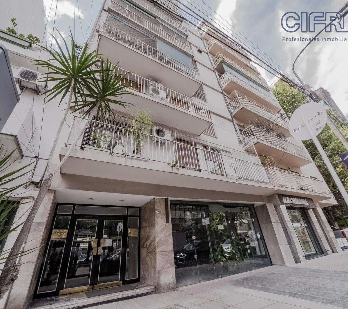 Professional-eligible two-room apartment in Villa Urquiza with separate kitchen