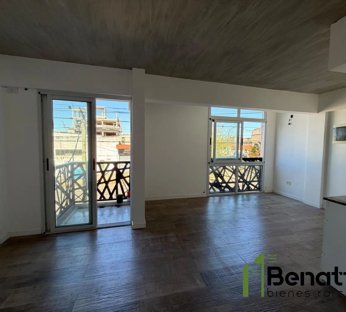 Studio apartment with front balcony in La Matanza