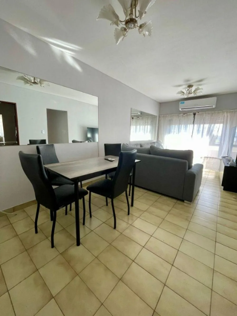 Departamento de 3 ambientes al contrafrente en Morón Centro