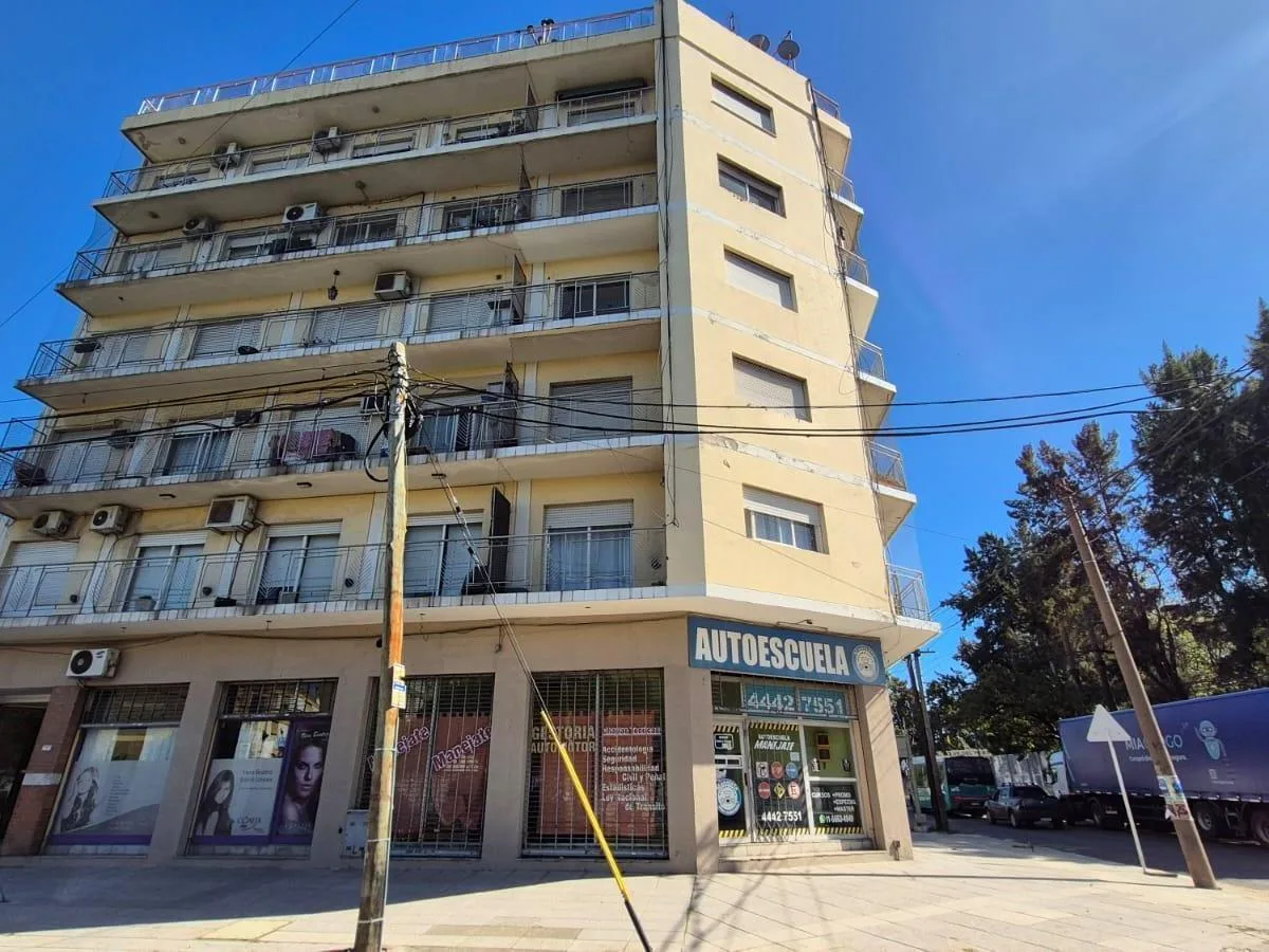 Departamento de 4 ambientes con 3 dormitorios en Tapiales
