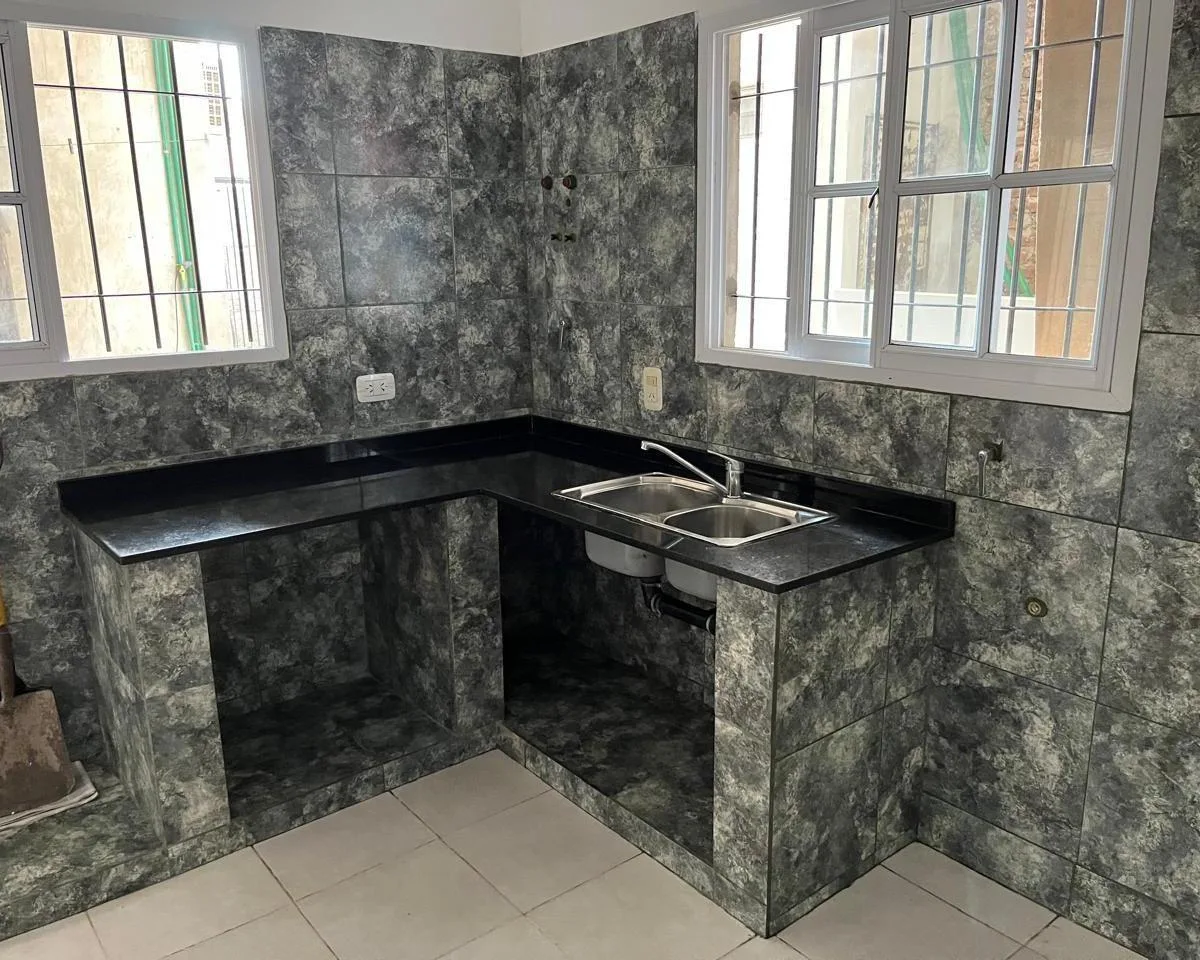 Three-bedroom PH with shared patio in Victoria