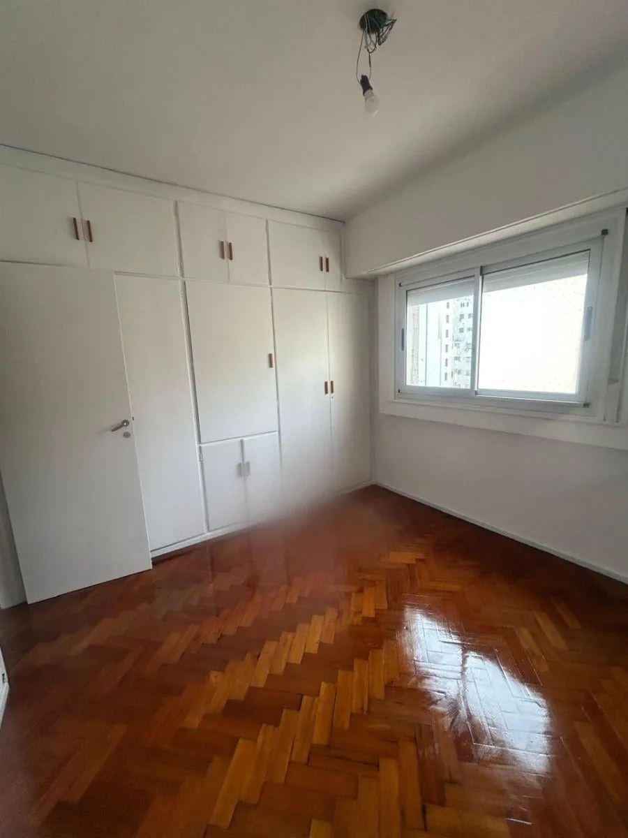 Apartamento de dois ambientes de fundos em Caballito