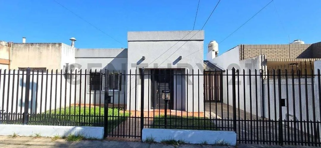 Casa de 4 ambientes con 3 dormitorios en Morón