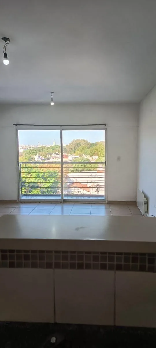 Monoambiente con balcón en Nueva Pompeya