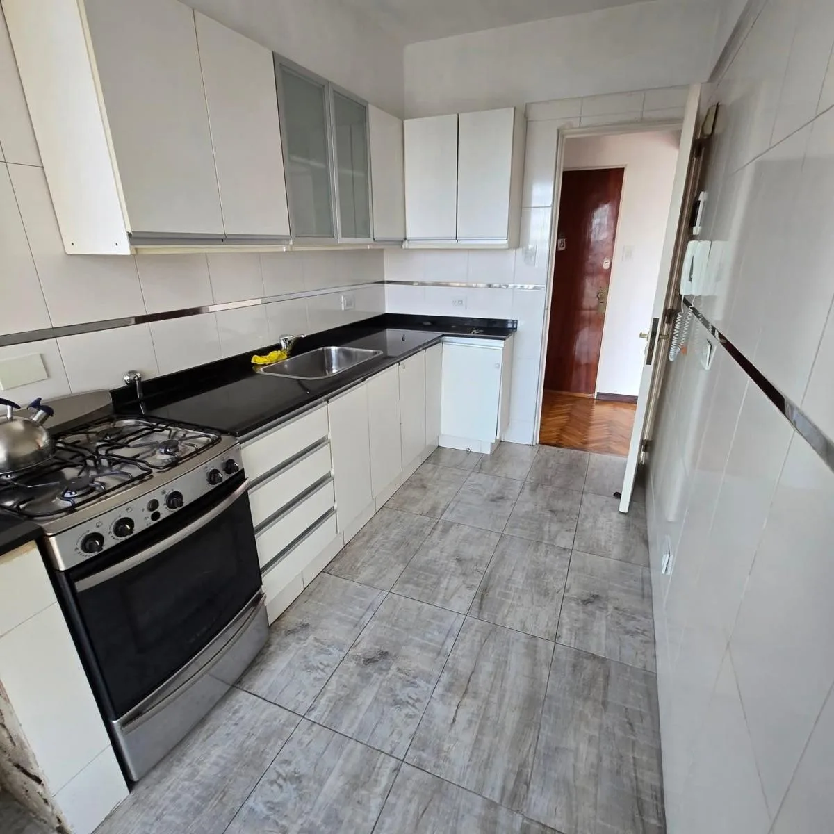 Apartamento de dois quartos com varanda em Recoleta