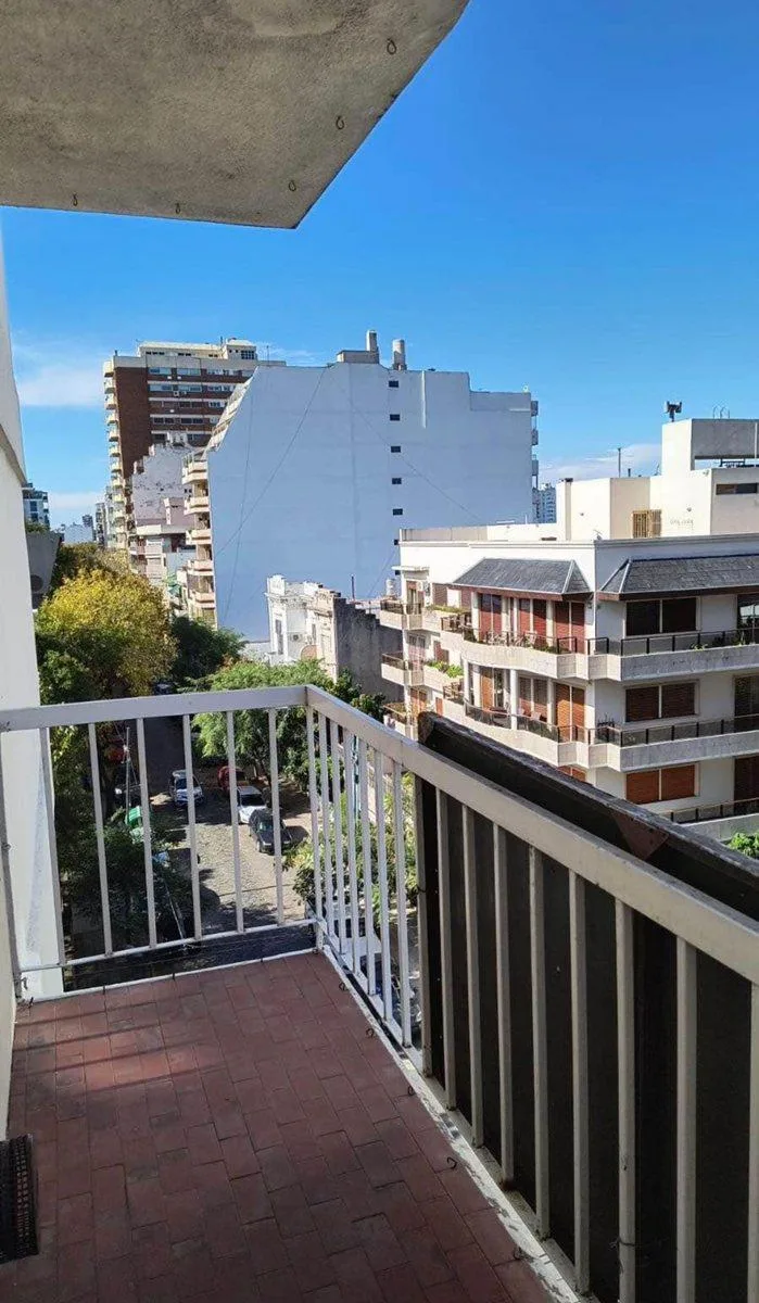 Studio apartment with balcony in Flores