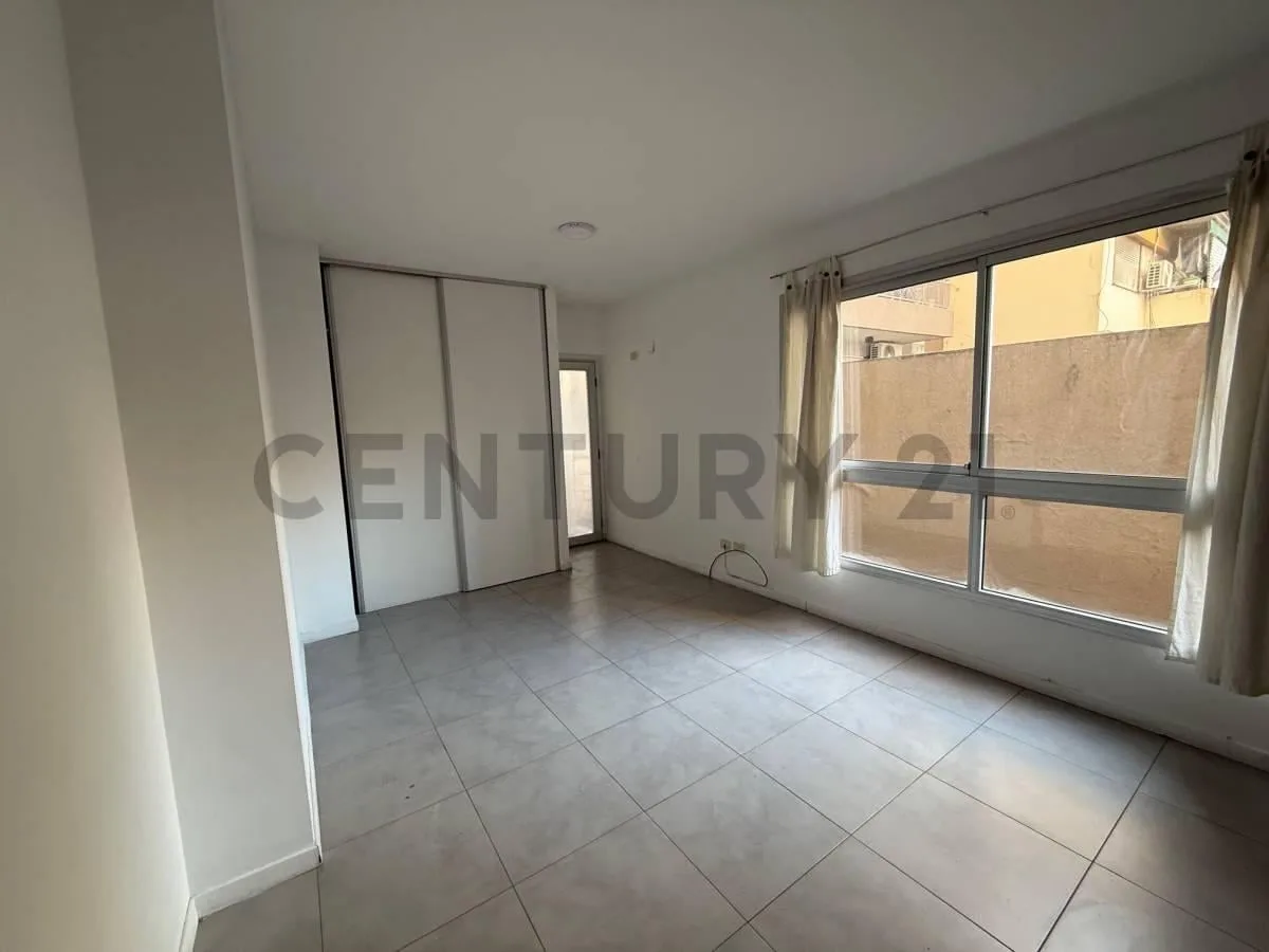 Kitnet com varanda em Caballito, a metros da Plaza Irlanda