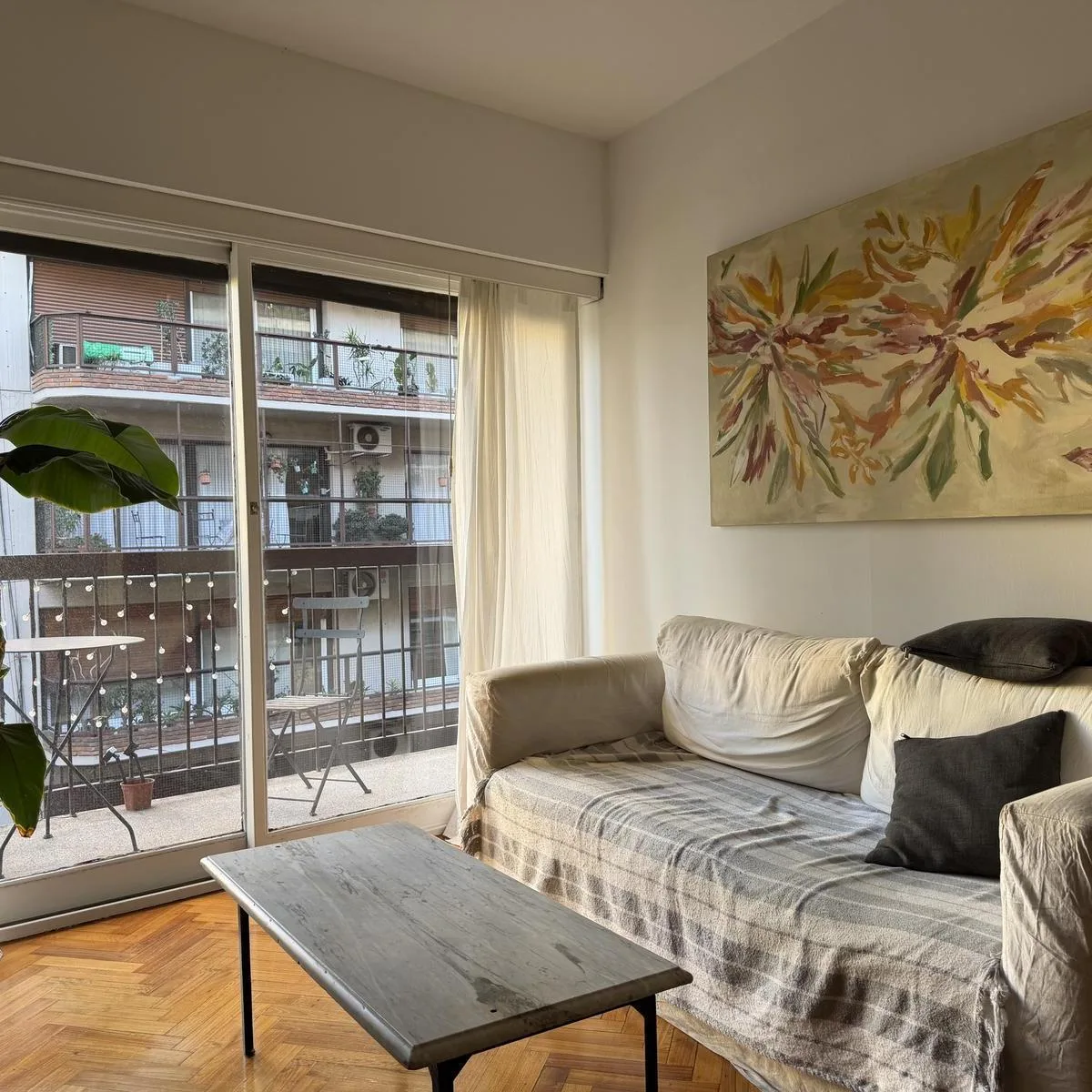 Refurbished three-bedroom apartment with front-facing balcony in Recoleta