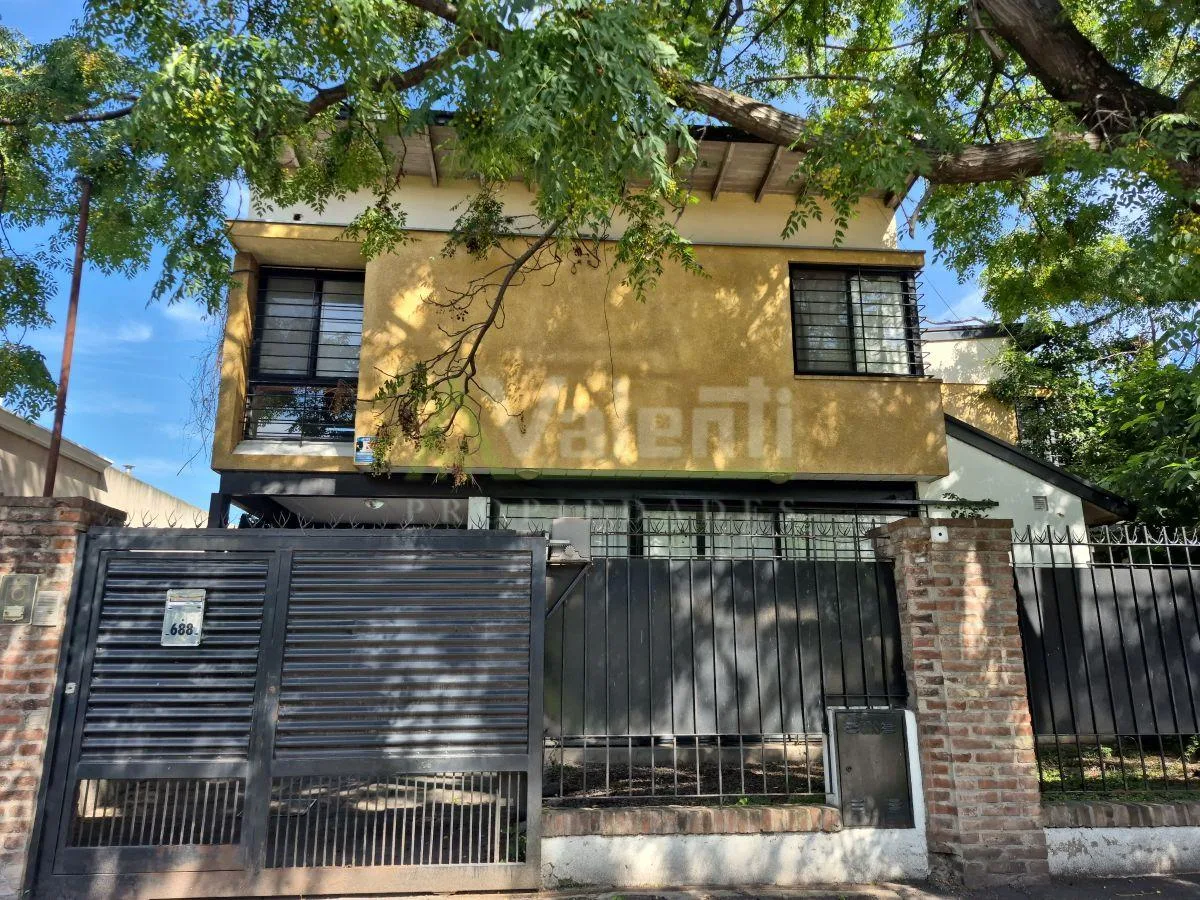 Dúplex de 3 ambientes con cochera y patio en Parque Quirno, Hurlingham