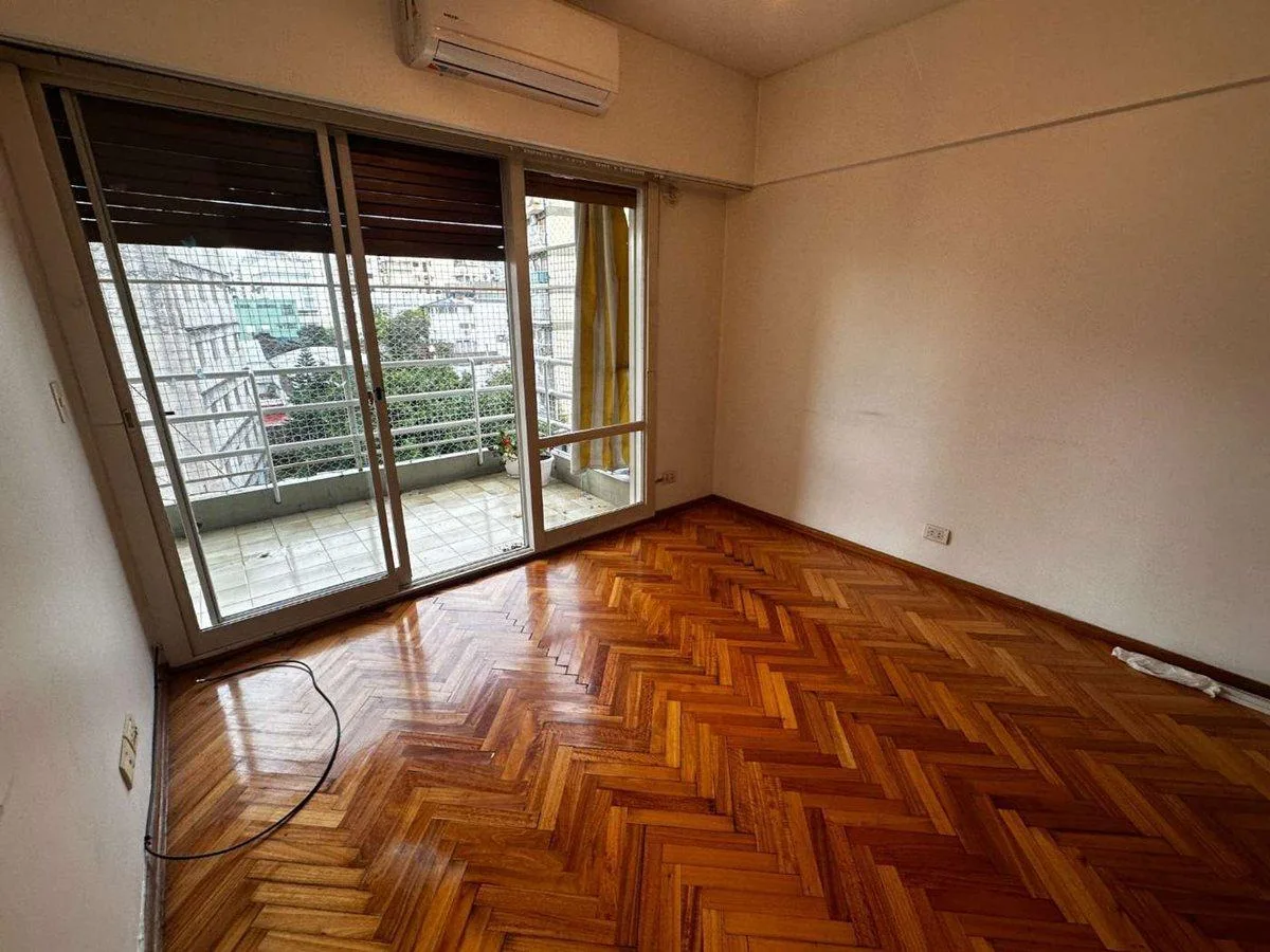 Two-bedroom half-floor apartment in Caballito