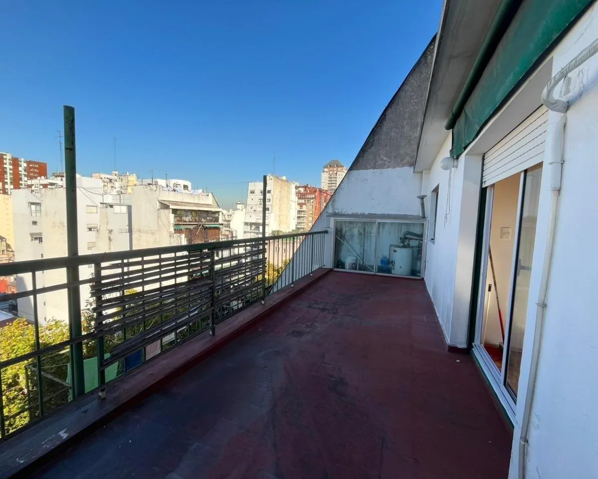 Квартира-студия с балконом-террасой в Almagro