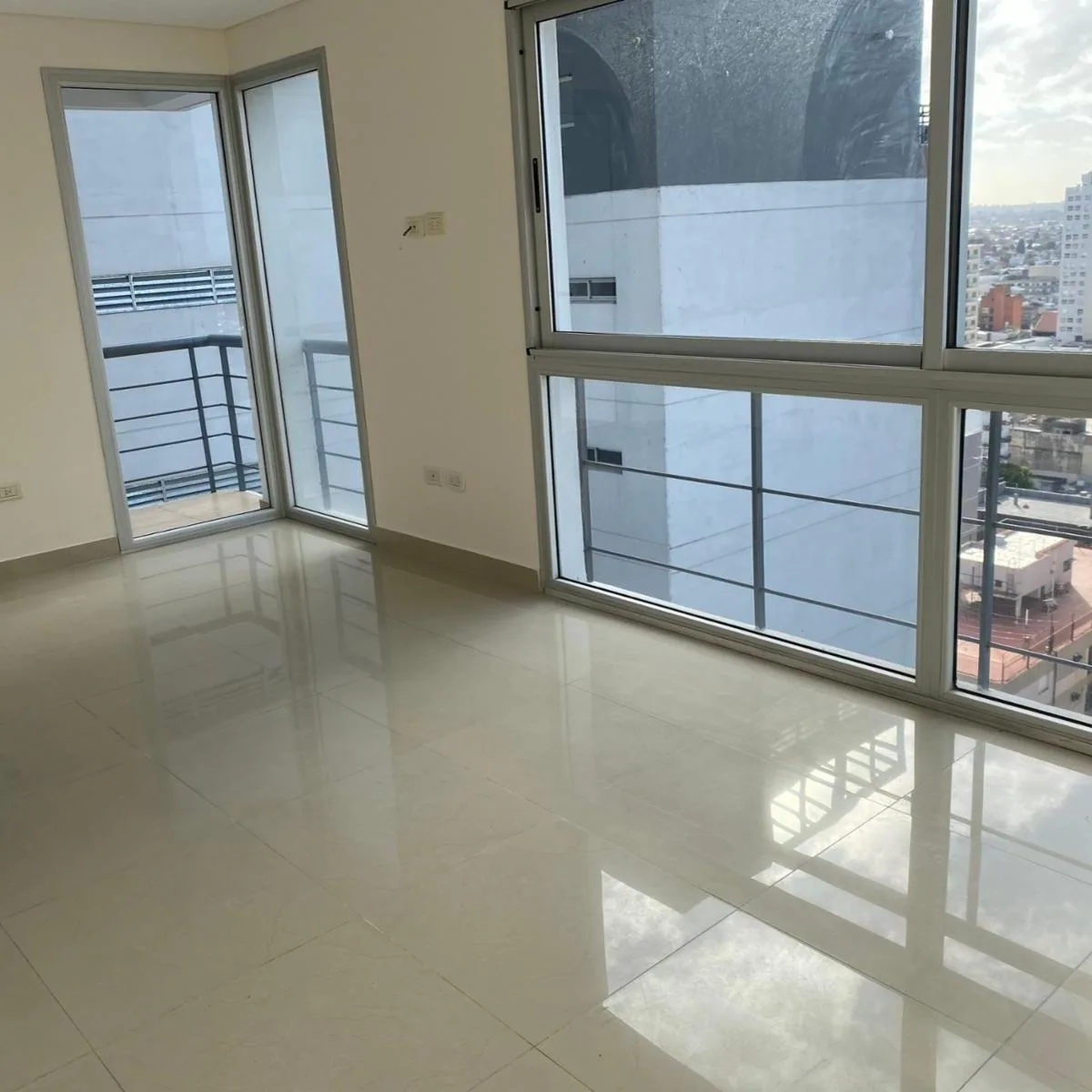 Three-room apartment with parking in Banfield