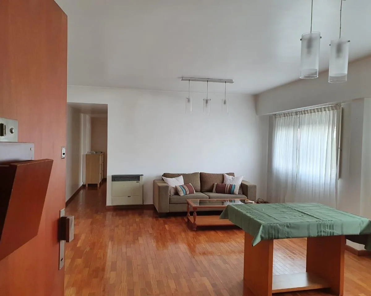 Departamento de 3 ambientes con cochera en La Lucila