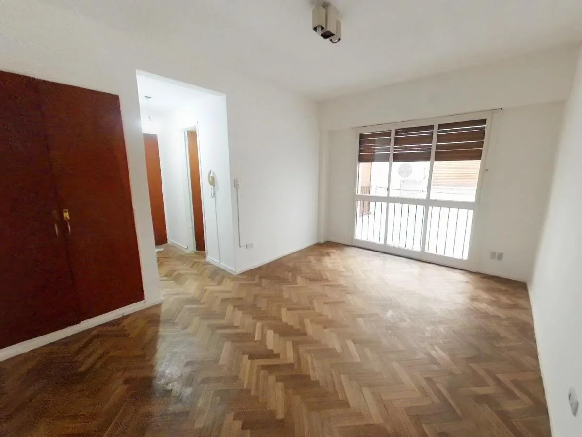 Kitnet de 1 ambiente no Marcelo T de Alvear em Recoleta