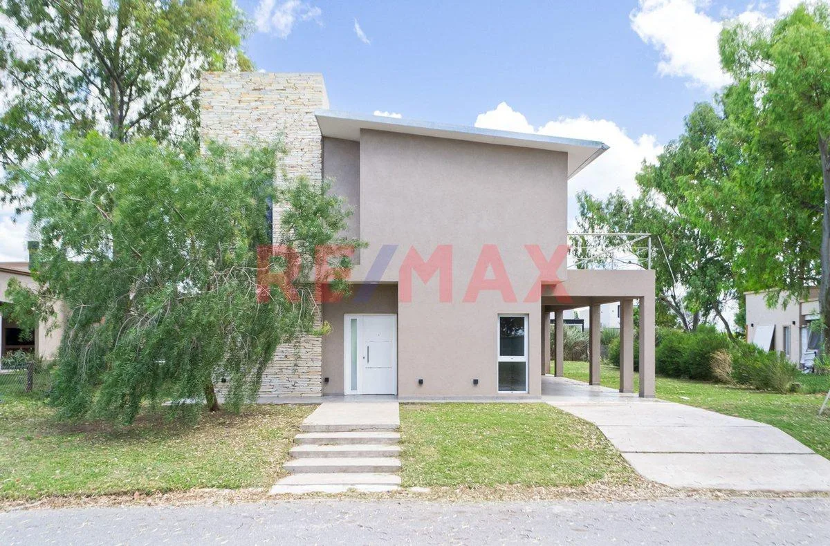 Casa de 4 dormitórios em Presidente Perón