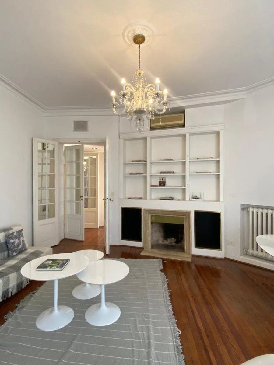 Apartamento de três ambientes mobiliado em Retiro