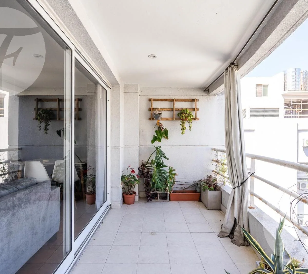Departamento de 2 ambientes en suite semi piso en Colegiales