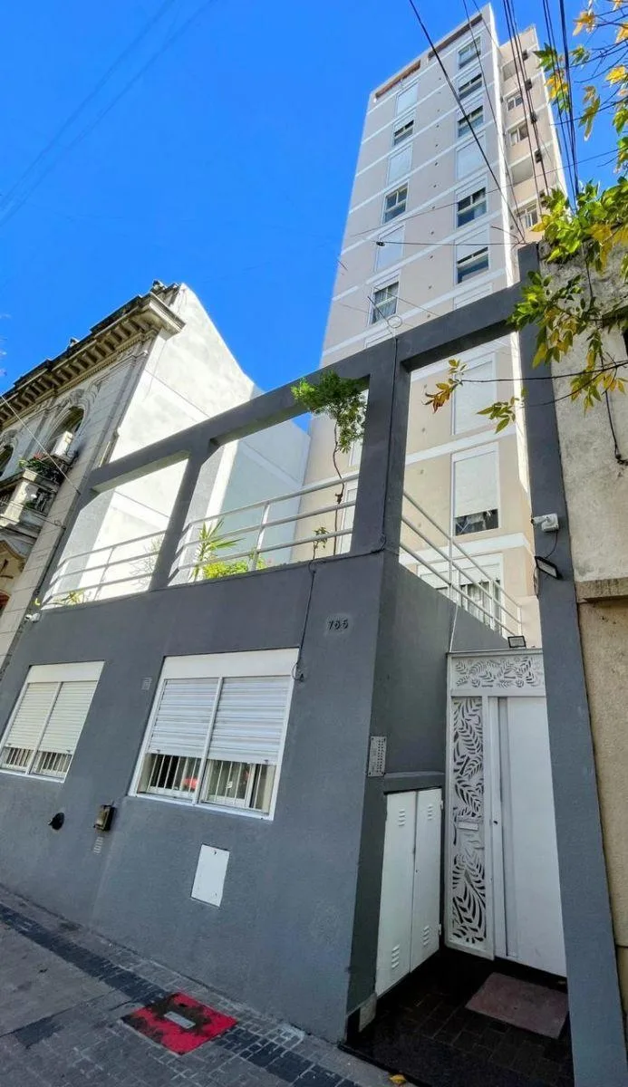 Semipiso de 2 ambientes al frente en La Plata