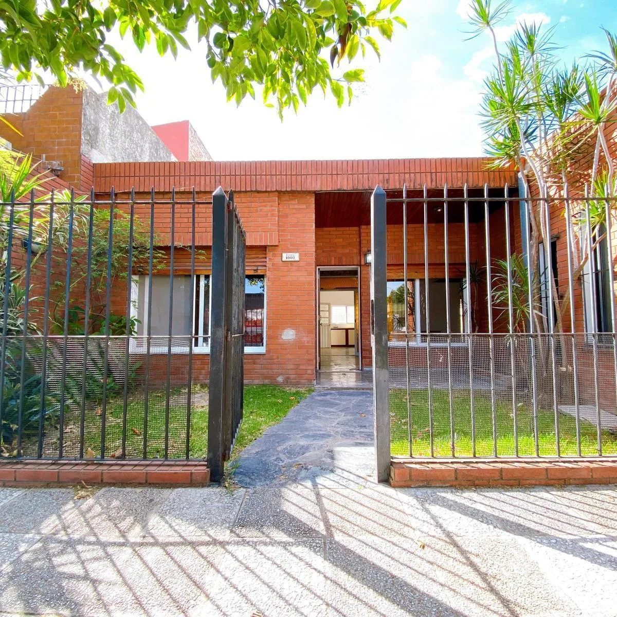 PH en alquiler con jardín y parrilla en Villa Adelina