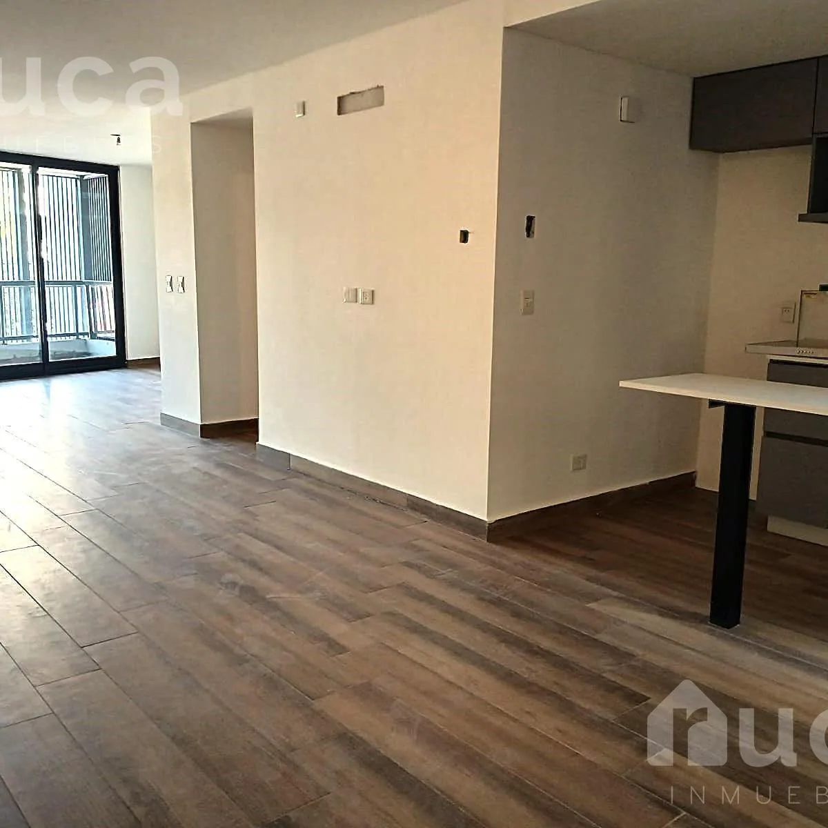 Kitnet com varanda, piscina e vaga de garagem fixa em Beccar