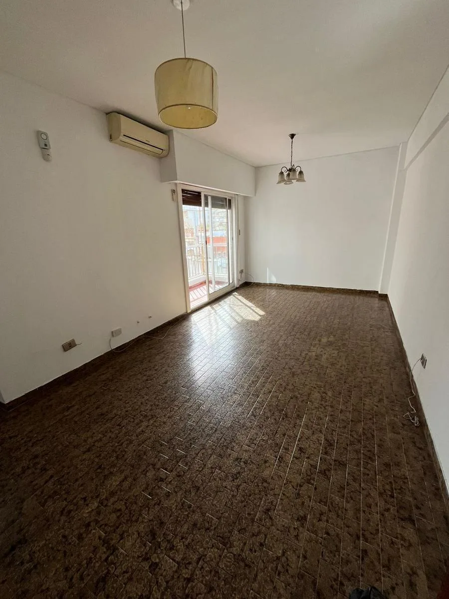 Departamento de 2 ambientes con balcón en Flores