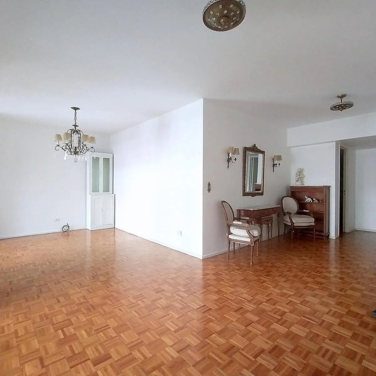 Five-room half-floor apartment in Belgrano
