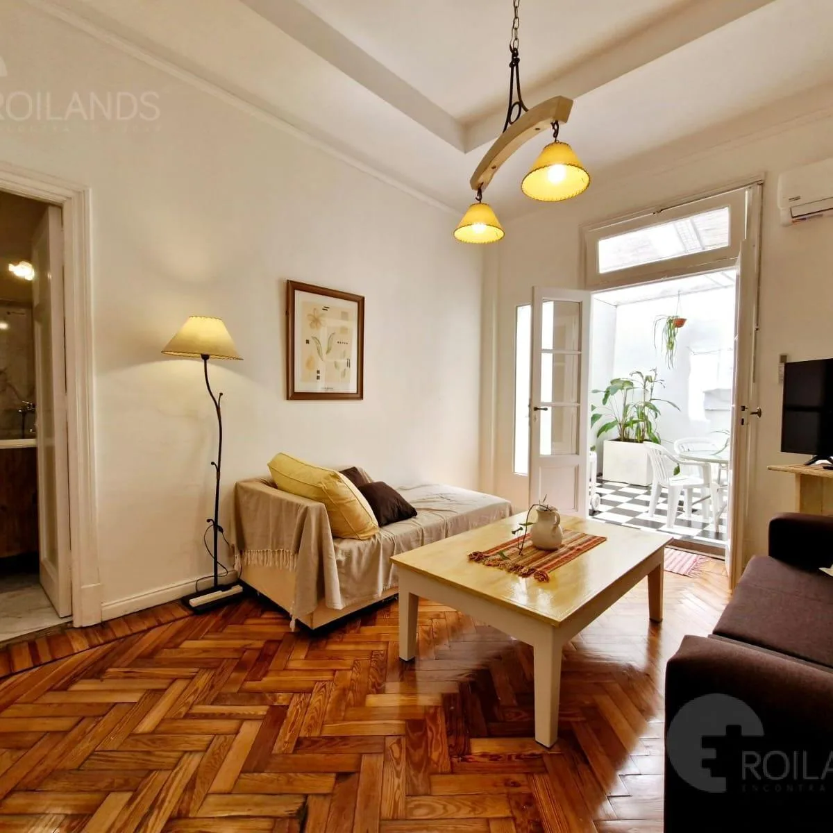 Ground-floor style studio apartment with private patio in Recoleta