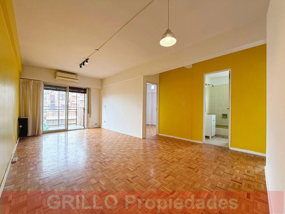 Argerich 3272. Departamento 3 Ambientes. Cochera Fija. Aire Acondicionado. Calefacción