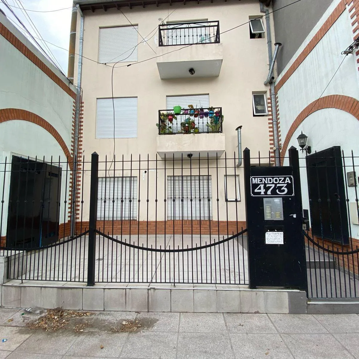 Studio apartment in Morón near the station