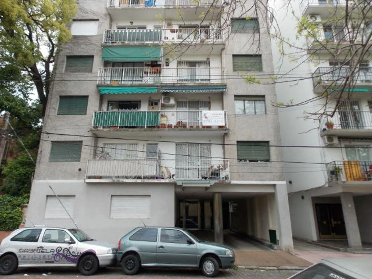 Two-room apartment with patio in Vicente López