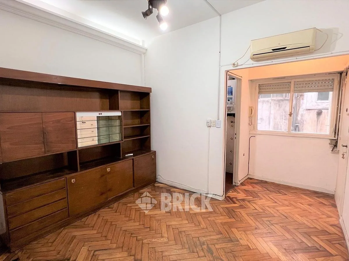 Квартира-студия с окнами на улицу в Buenos Aires