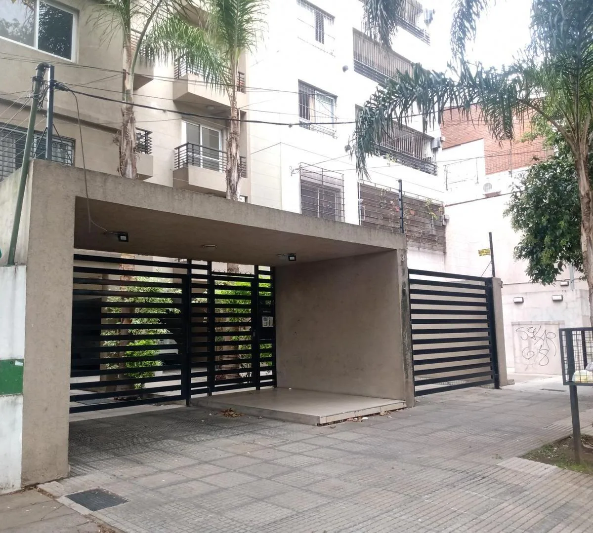 Kitnet em bom estado apta para uso profissional