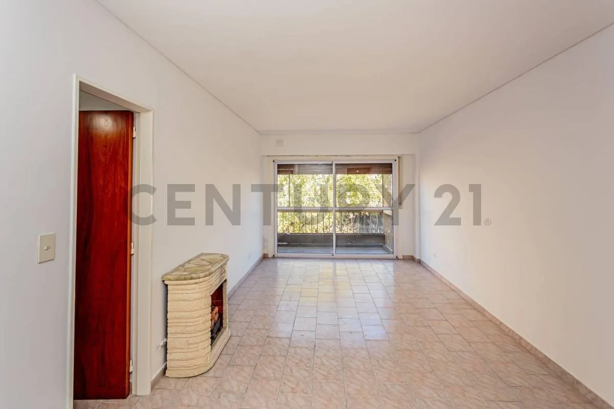 Квартира 3 комнаты с балконом и комнатой для прислуги в Villa General Mitre