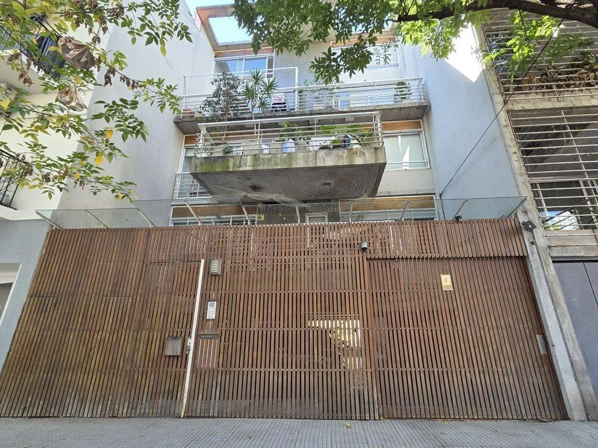 Apartamento de 3 ambientes com varanda e vaga coberta em Colegiales