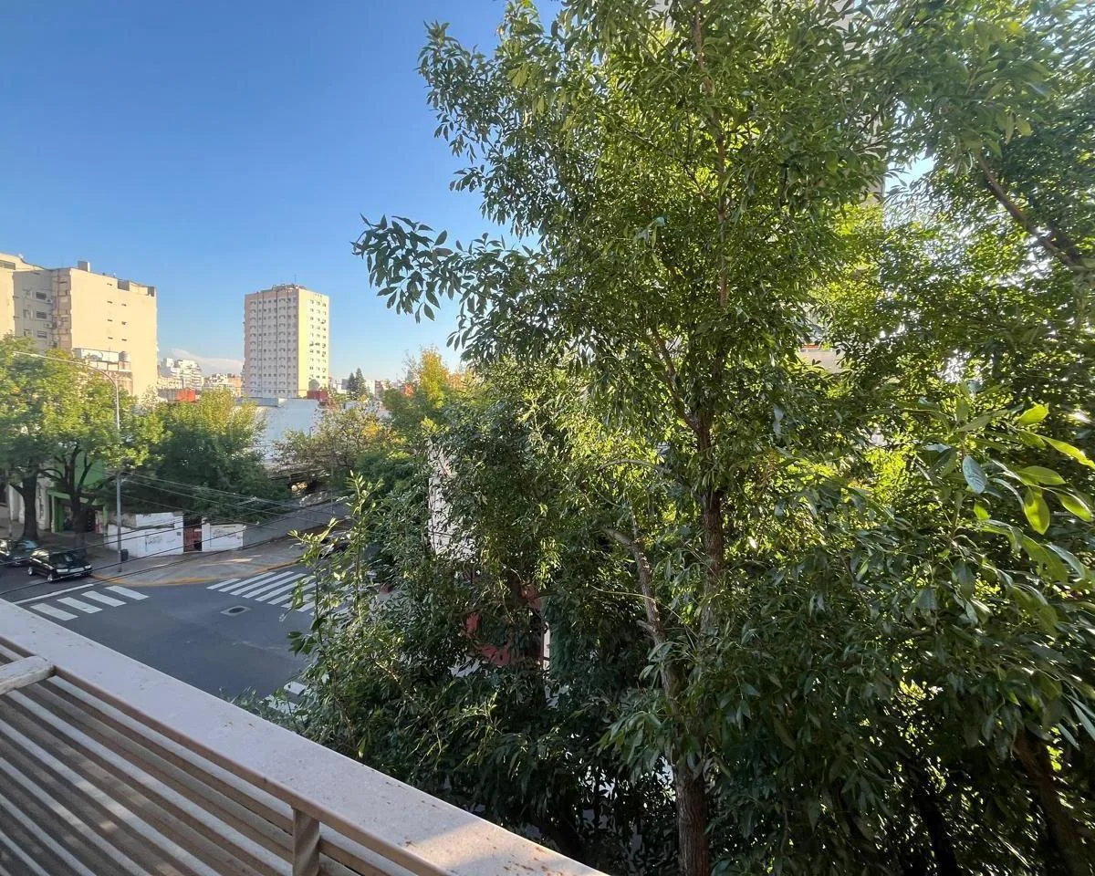 Квартира-студия с балконом и мебелью в Plaza Irlanda