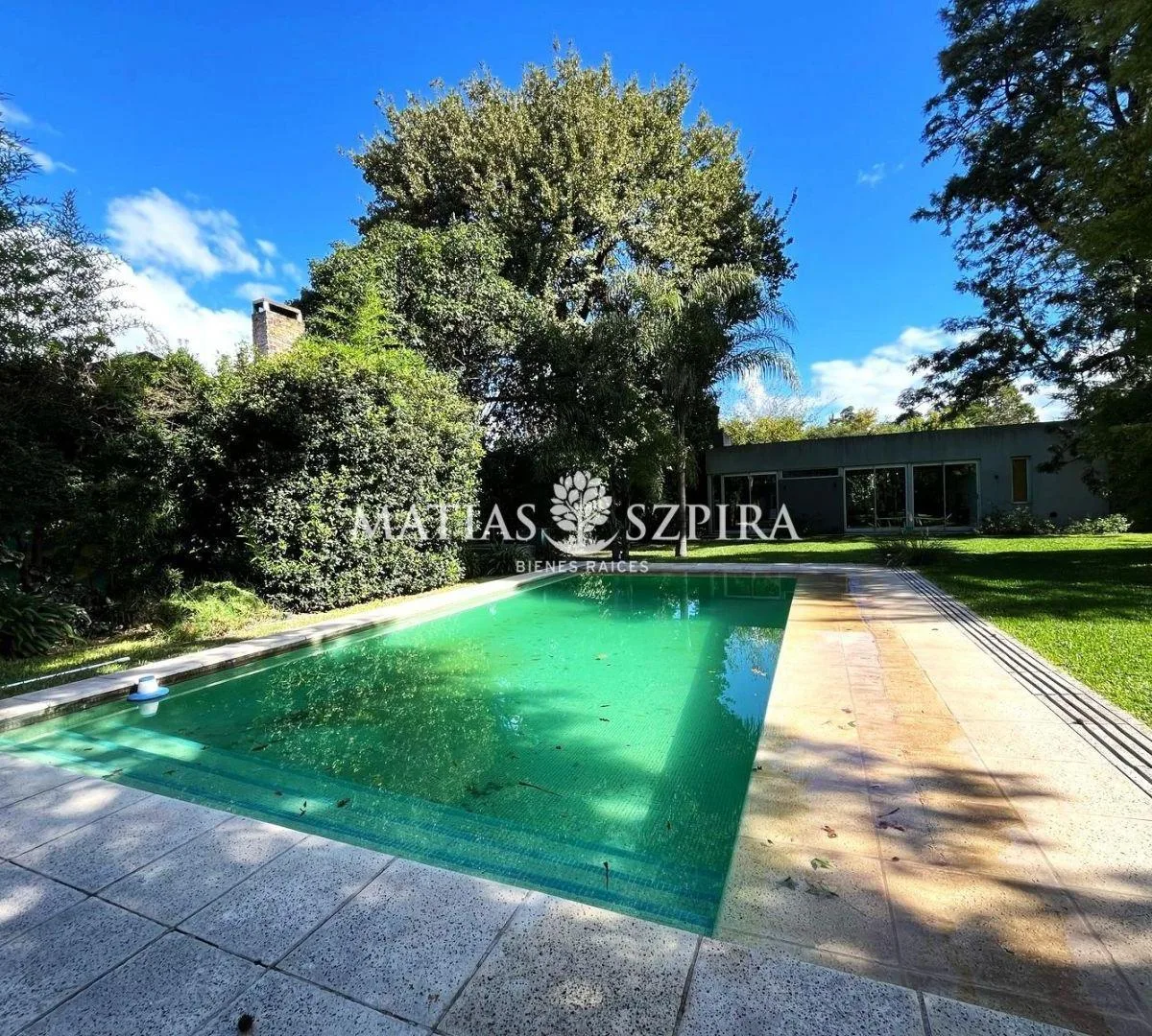 Casa con pileta en Parque Leloir