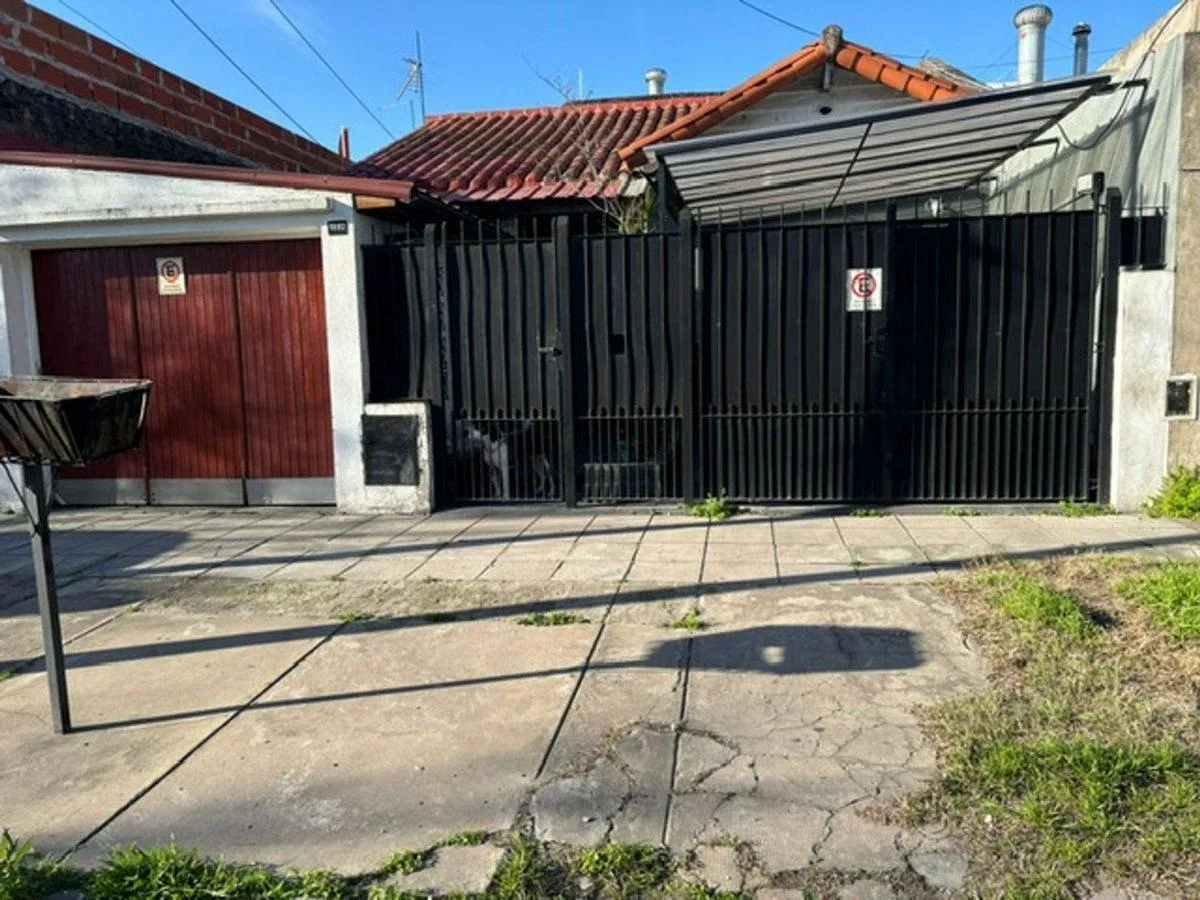 Casa com 3 dormitórios e apartamento de 2 ambientes em Gerli
