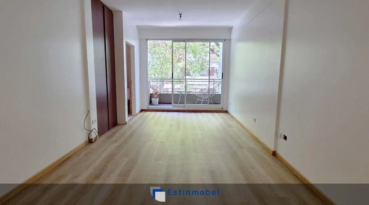 Kitnet com varanda em Colegiales