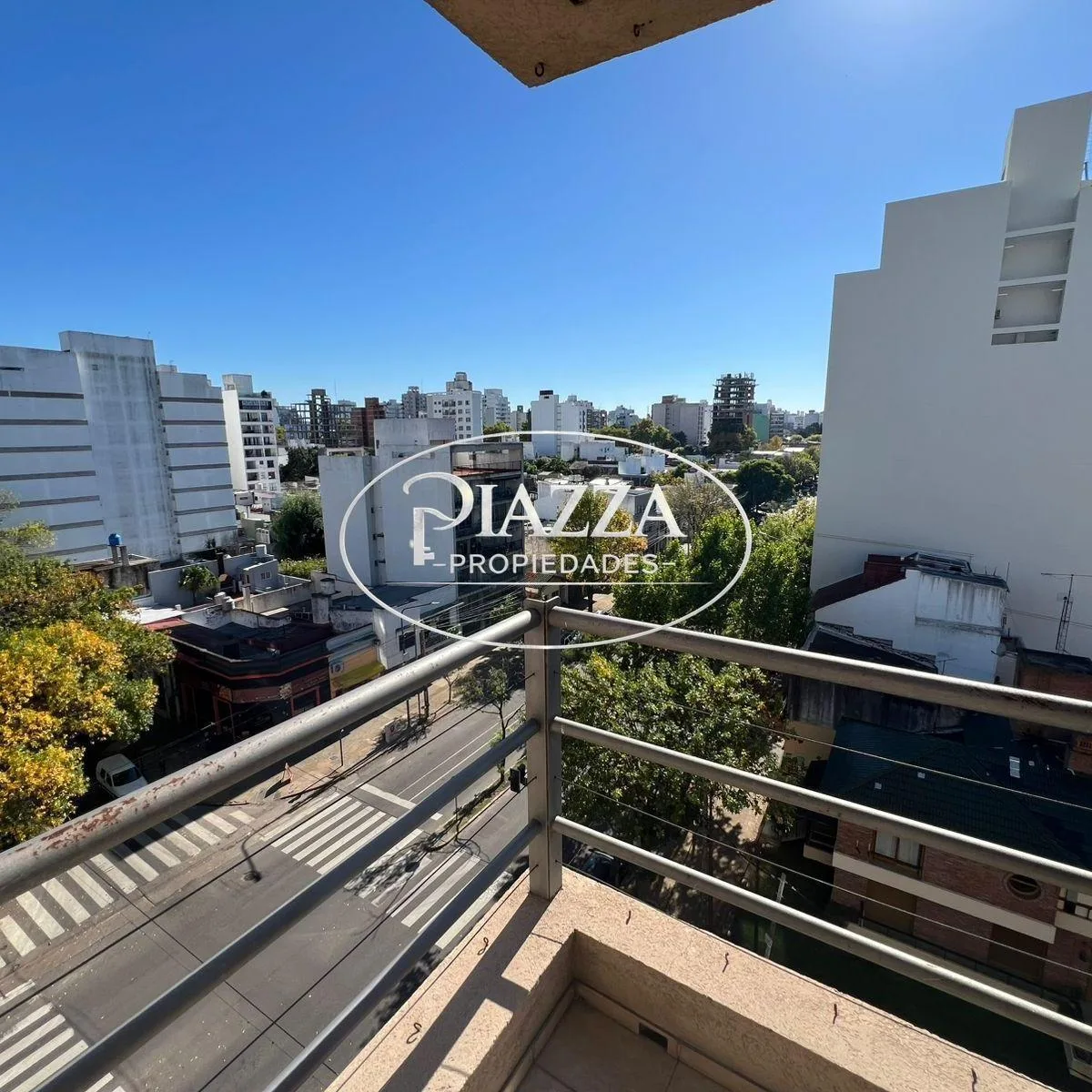 Departamento amoblado de 1 dormitorio con balcón en La Plata