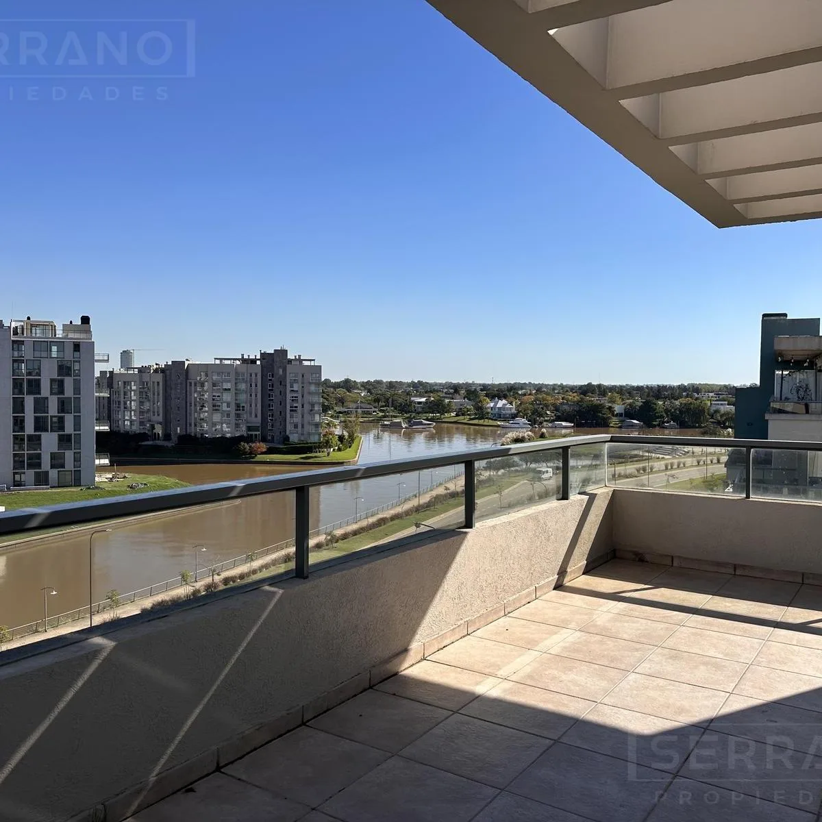 Two-bedroom four-room apartment with river views in Tigre