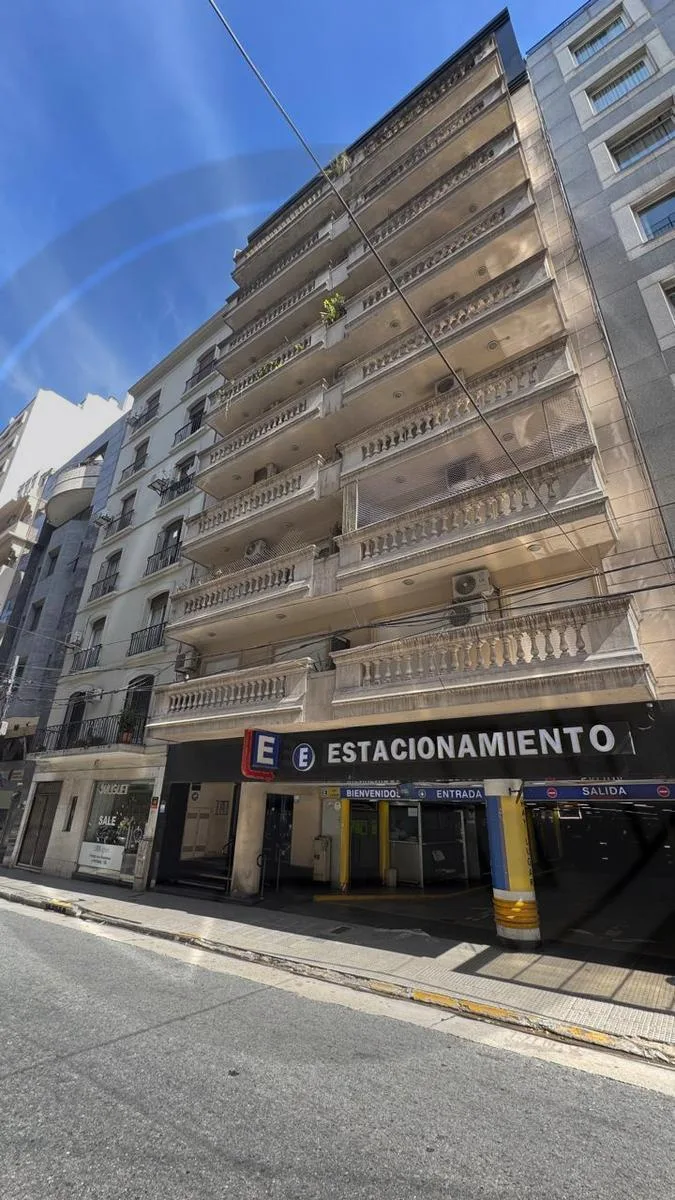 Departamento de 2 ambientes con balcón corrido en Retiro