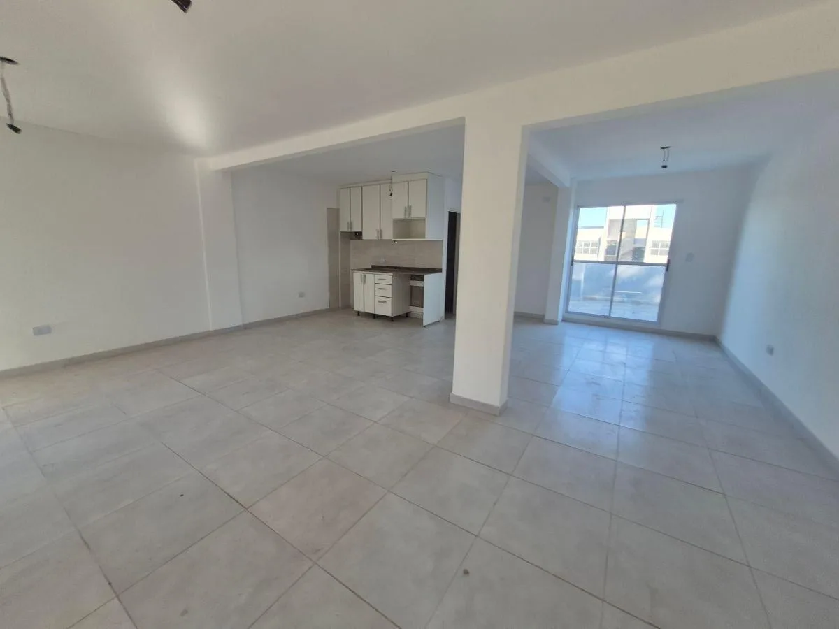 Kitnet com varanda e patio no Moreno