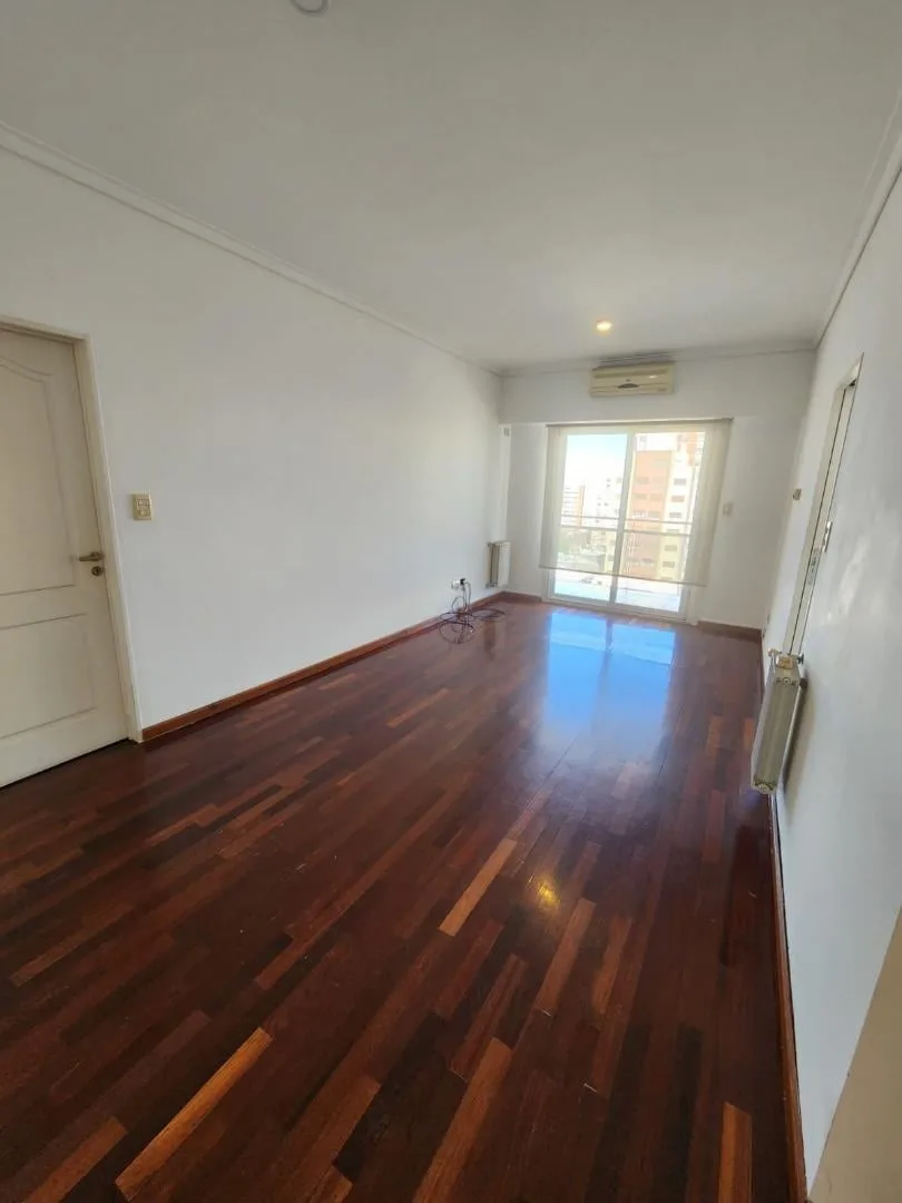 Departamento de 2 ambientes al frente en Quilmes Centro