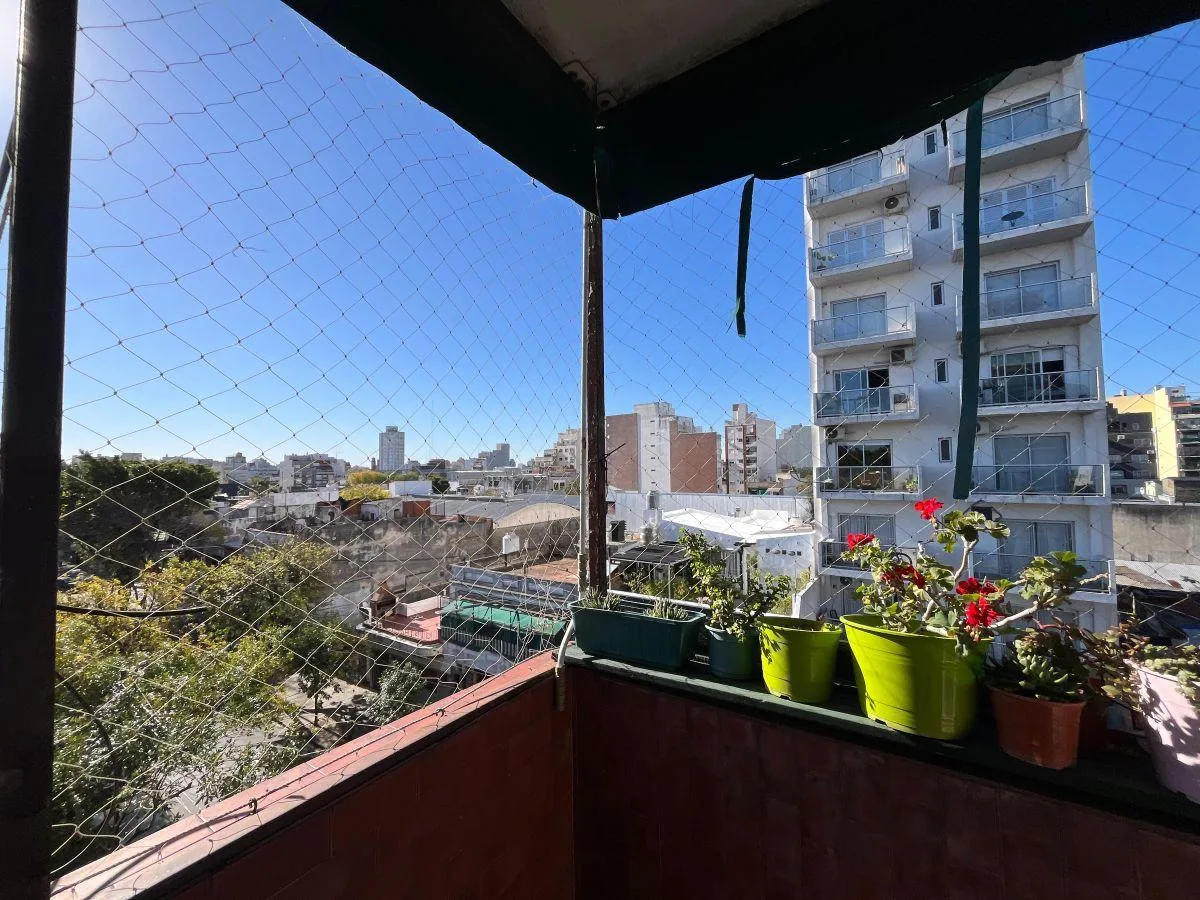 Departamento 2 Ambientes Frente con 2 Balcones Apto Profesional