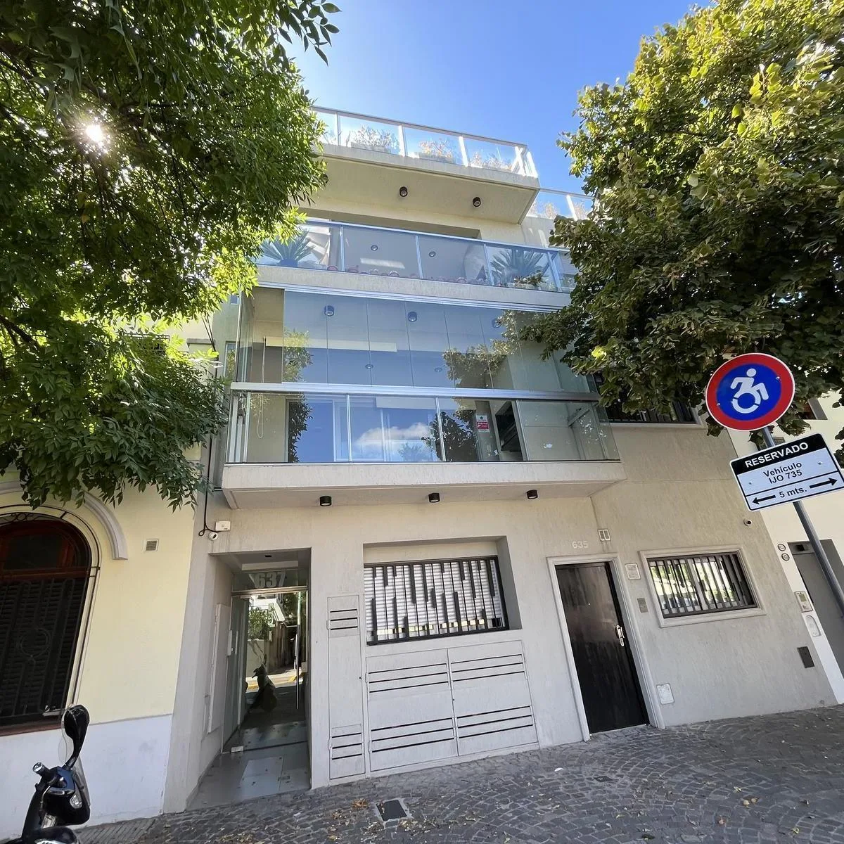 Departamento de 3 ambientes con balcón terraza en Versalles