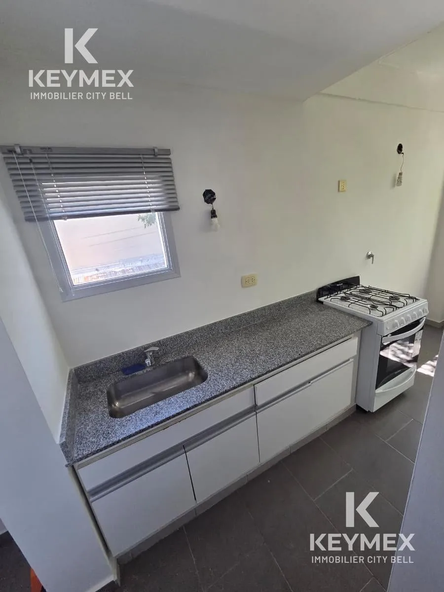 Departamento de 1 dormitorio al frente en La Plata