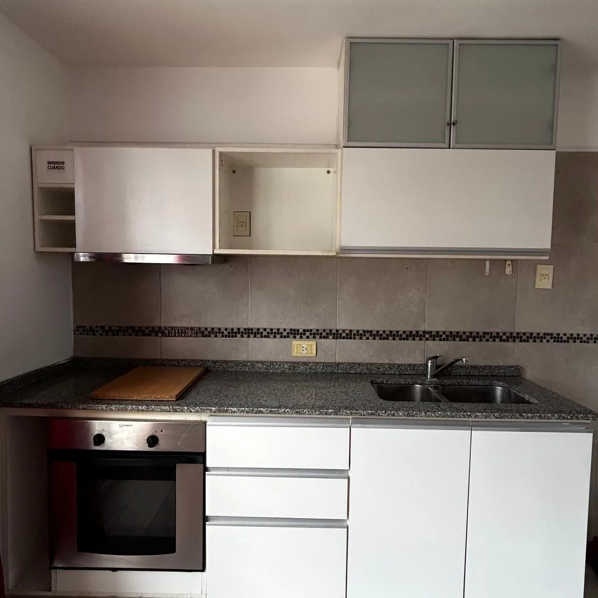 Studio apartment in Coghlan with parking