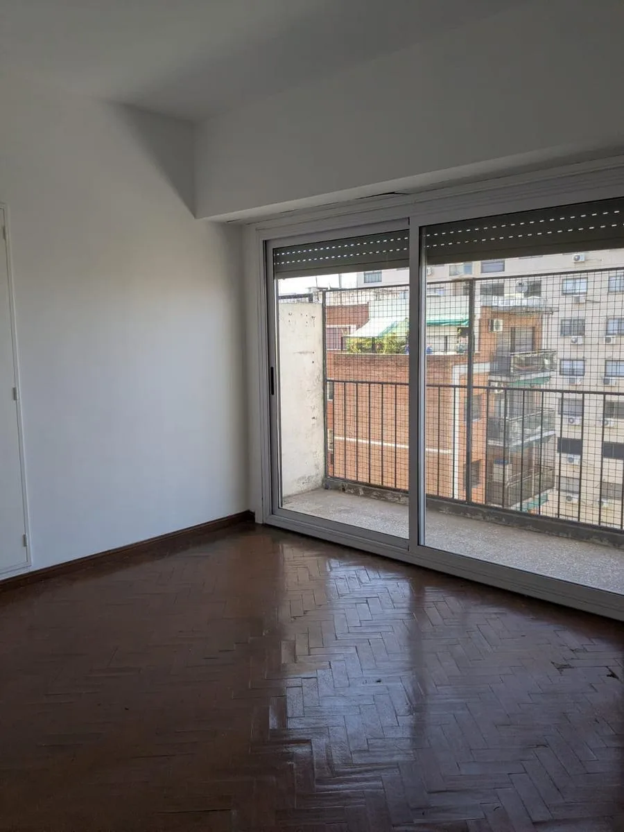 Квартира с 2 спальнями и балконом во двор в Parque Chacabuco