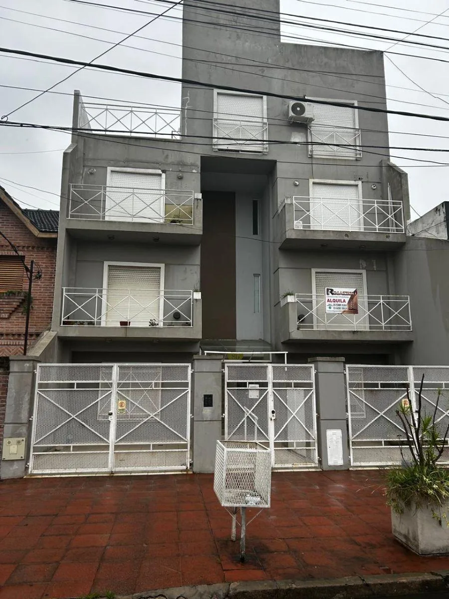 One-bedroom apartment with patio in Ramos Mejía